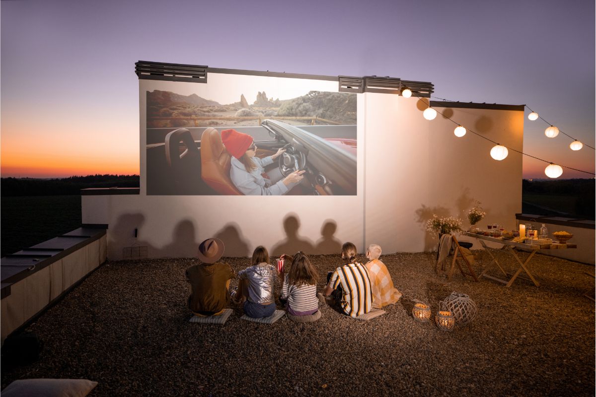 What’s The Best Setup For An Outdoor Projector?
